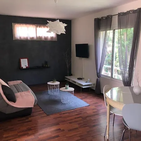 Apartmán T2 60m2 Avec Terrasse Equipee